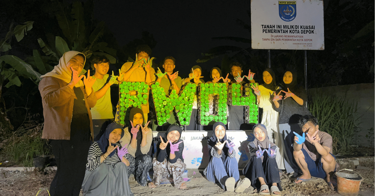 KKN 139 UIN Jakarta Sulap Sampah Plastik Menjadi Ecobrick Ikon RW 04 di Tapos, Depok