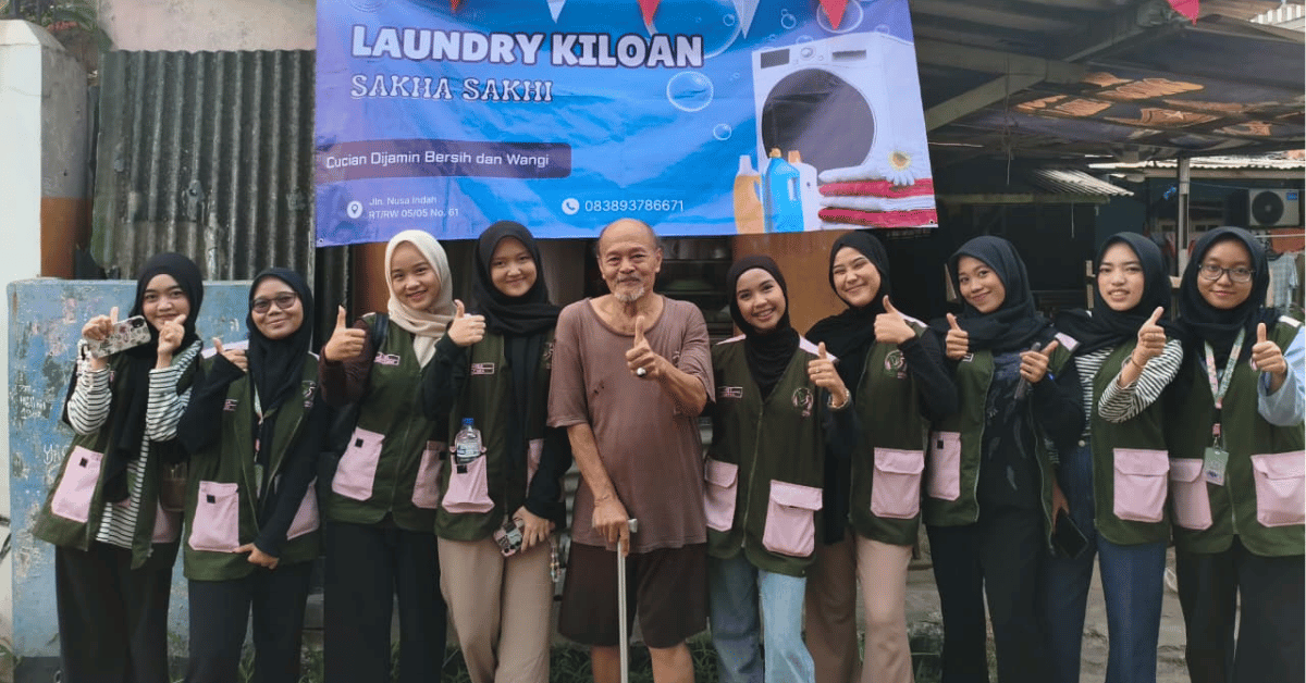 KKN 129 Dhirasena UIN Jakarta Dorong Digitalisasi UMKM melalui QRIS dan Rebranding Usaha di Cisalak Pasar