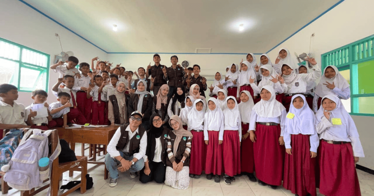 Ajak Anak Bijak Kelola Uang, KKN Kolaborasi 111 Gelar Literasi Keuangan di SDN 2 Kretek
