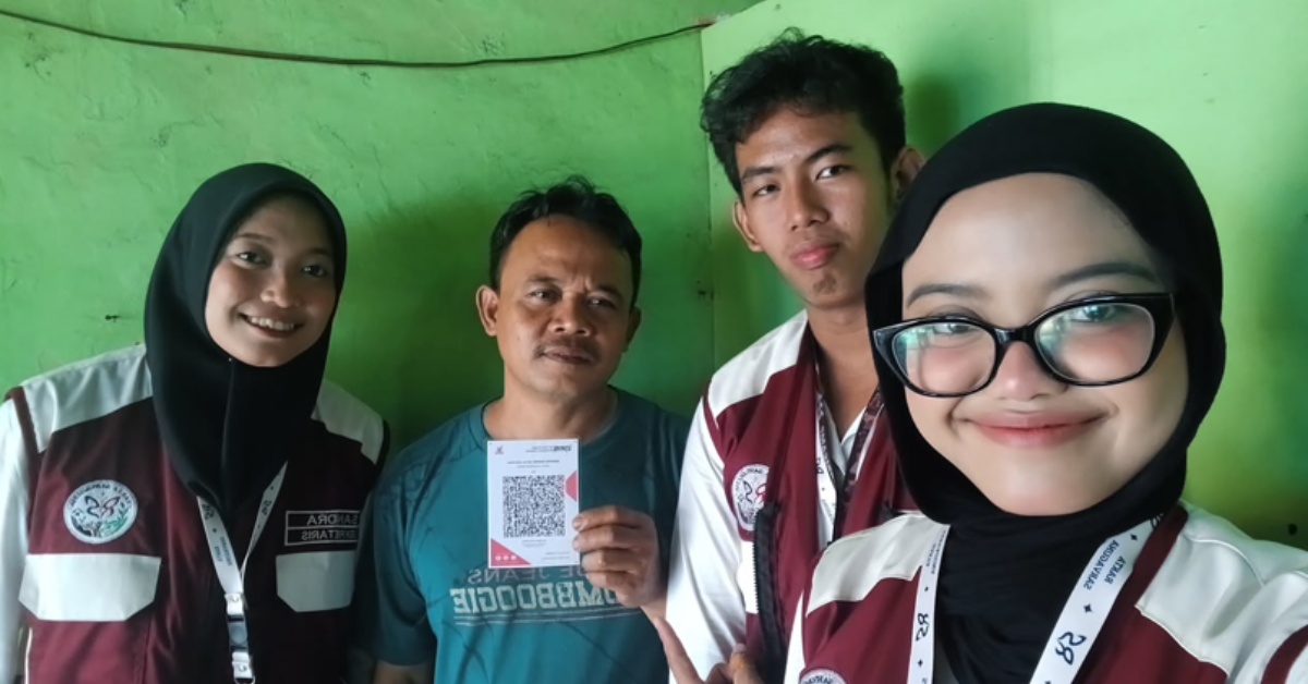 Dorong Digitalisasi UMKM, KKN 262 UIN Jakarta Kenalkan dan Dampingi Penggunaan QRIS