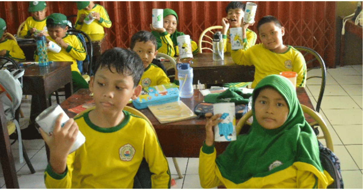 KKN 139 Widyacakti UIN Jakarta Kenalkan Pembelajaran Aktif Berbasis Sosialisasi kepada Siswa MI Al-Khoiriyah