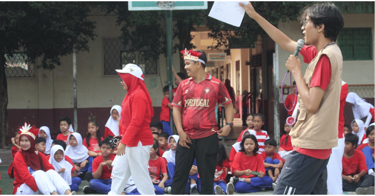 Semarak Kemerdekaan di SDN 04 Duren Seribu, KKN SEVARDHANA UIN Jakarta Turut Meriahkan Perlombaan Bersama Warga Sekolah