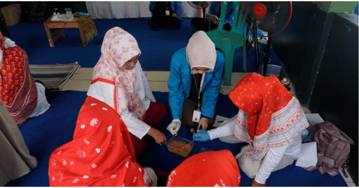 KKN 171 Narutaloka UIN Jakarta Kenalkan Budidaya Maggot BSF dan Pemanfaatan Minyak Jelantah kepada Warga Desa Bojong Baru