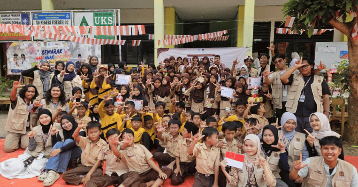    Dari Satu Buku, Tumbuh Seribu Wawasan: KKN 301 TESA Dorong Literasi Anak Cisereh