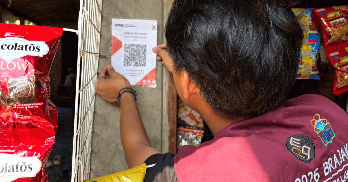 Dari Warung ke Dunia Digital, KKN 216 Brajakara Dampingi UMKM Manfaatkan QRIS dan Google Maps