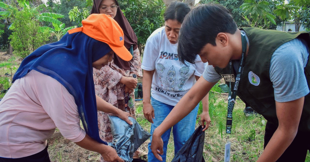 Dari Sisa Dapur Jadi Kompos, KKN 261 Bakti Nayaka Edukasi Ibu-Ibu PKK Kelola Sampah Organik