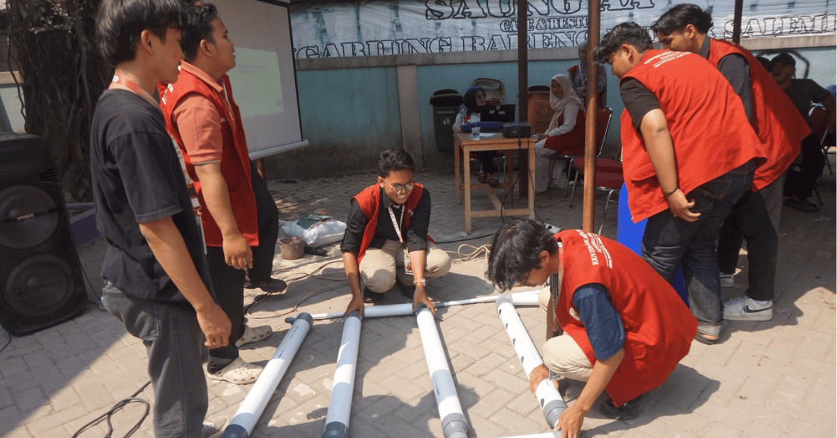 Hidroponik Berdaya, KKN Altavera 282 UIN Jakarta Ajak Masyarakat Rancabuaya Manfaatkan Lingkungan Secara Produktif
