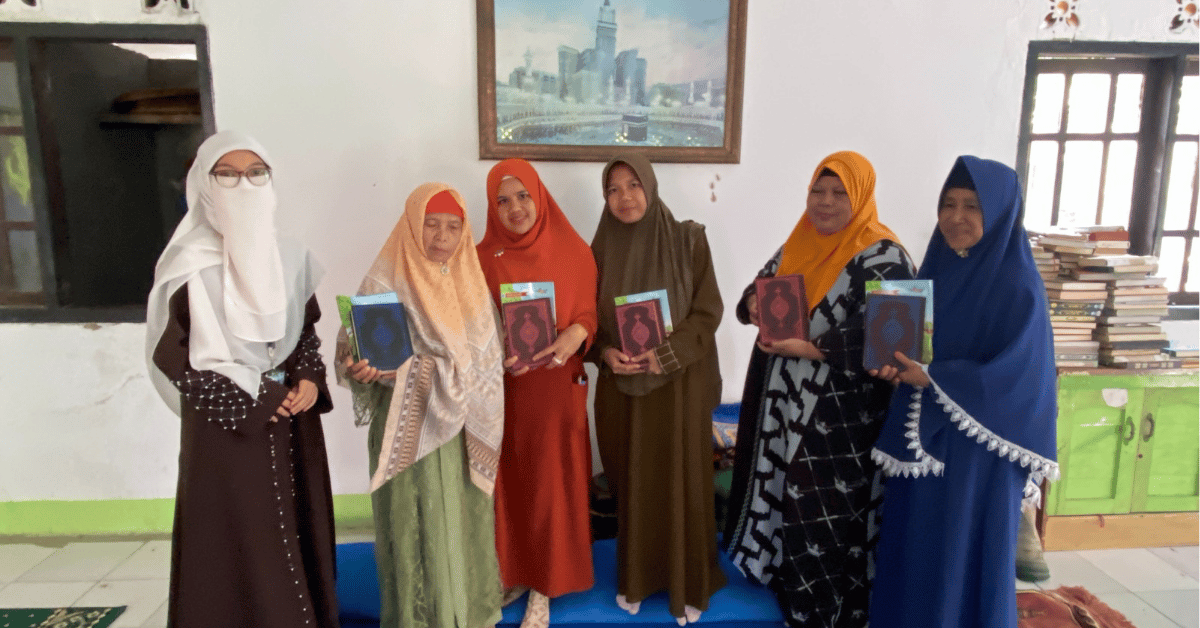 Dünya Kur’an Okuyor, KKN 221 UIN Jakarta Perkuat Sistem BTQ untuk Bangun Generasi Qur’ani di Pasir Madang