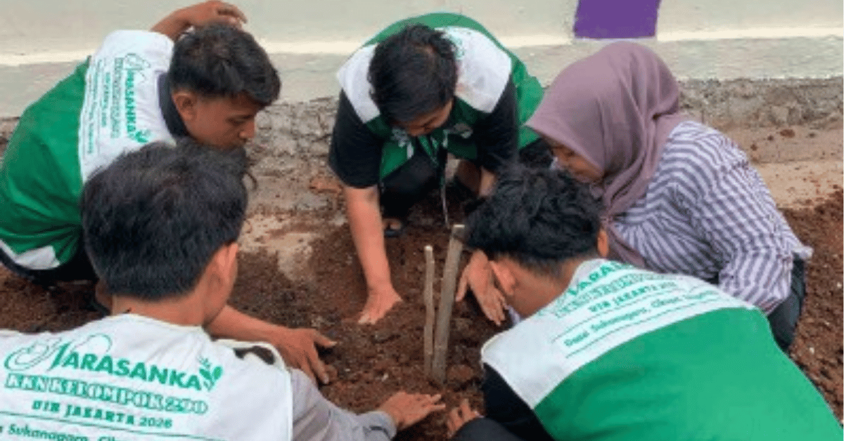 Dari Pohon hingga Biopori, KKN 290 Narasanka UIN Jakarta Hijaukan Desa Sukanagara