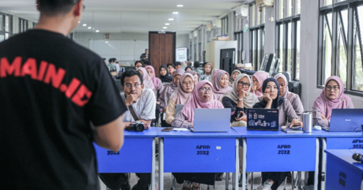Dorong Guru Adaptif di Era Digital, KKN 259 Arunaprakasa Gandeng PANDI.id Gelar Workshop