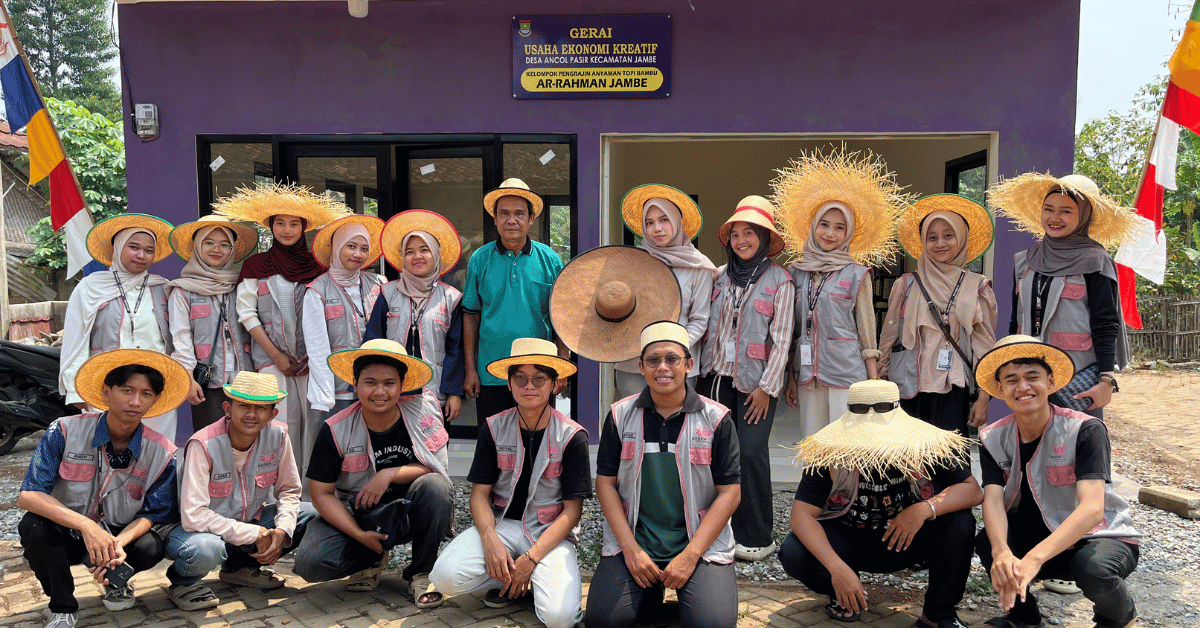 KKN 276 Serenova Dorong UMKM Anyaman Bambu Desa Ancol Pasir Naik Kelas Lewat Digital Marketing