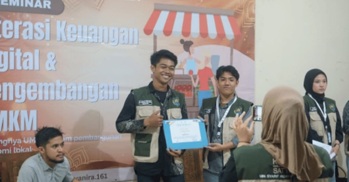KKN 161 Satyanira Dorong UMKM Desa Caringin Melek Keuangan Digital melalui Seminar QRIS