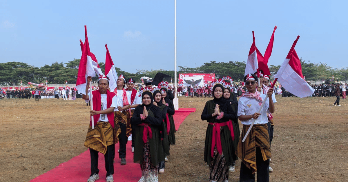 KKN 298 Bhavitra UIN Jakarta Ikuti Upacara HUT ke-81 RI di Kecamatan Sindang Jaya