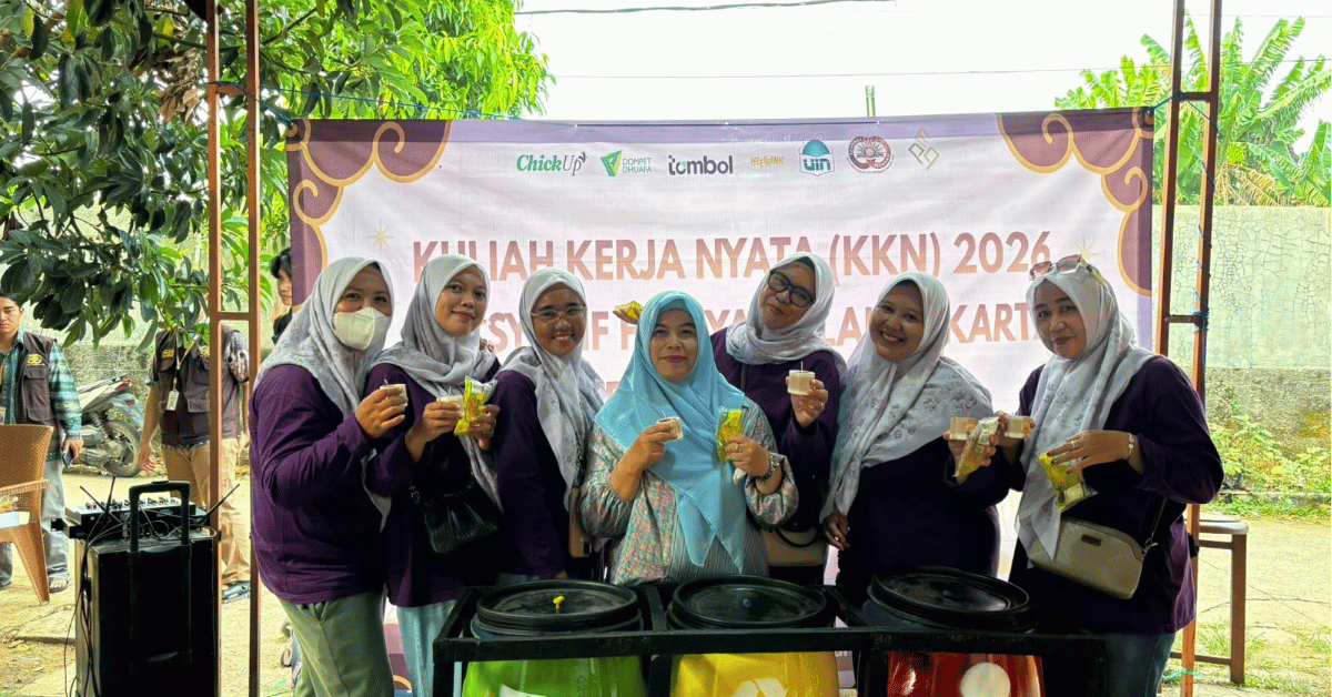 KKN 114 Baswara UIN Jakarta Sulap Minyak Bekas Jadi Lilin Aromaterapi dan Edukasi Pemilahan Sampah di Bedahan