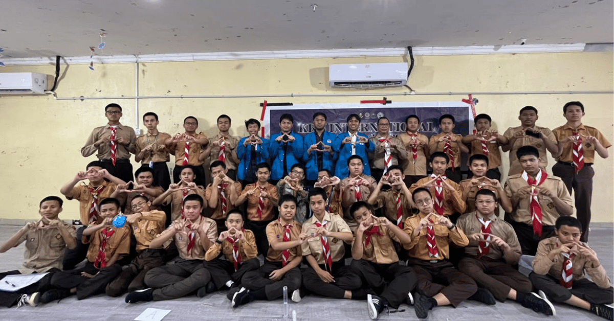 Tingkatkan Minat Sains Pelajar Indonesia Makkah, KKN Internasional UIN Jakarta Gelar Science Fun Day