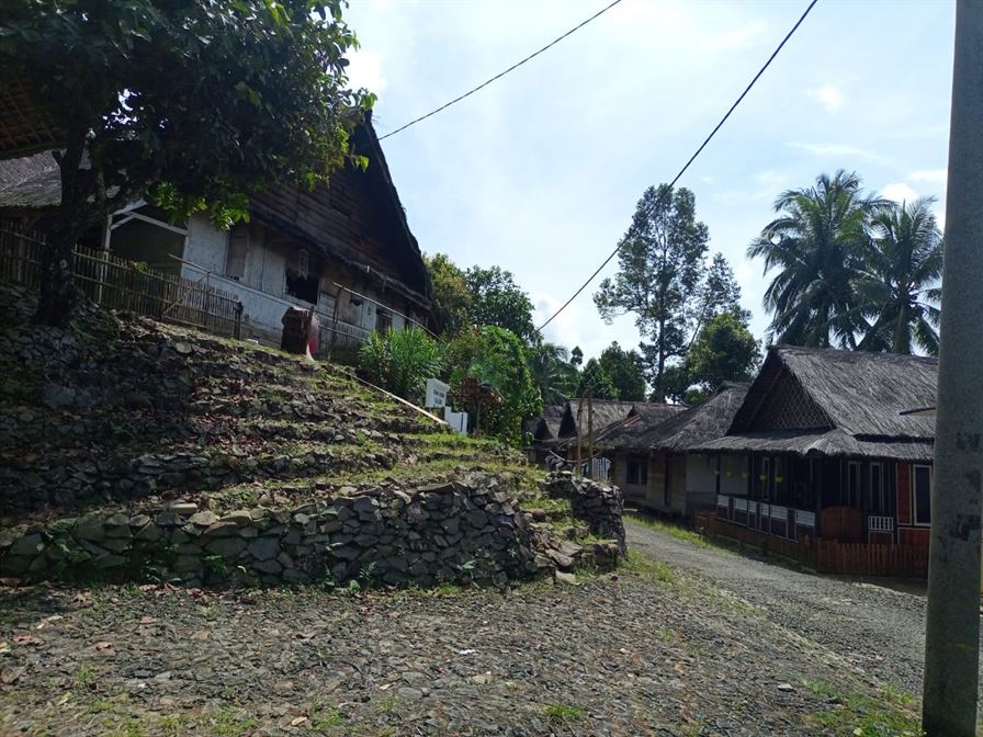 Kian Erat Kolaborasi, Mahasiswa PMI Lakukan Survey Perdana Lokasi Pemberdayaan Bersama Relawan Sobat Mengajar Indonesia
