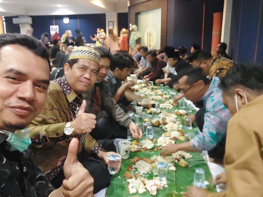 FDIKOM Selenggarakan Refleksi Akhir Tahun dengan Doa dan Ngeliwet Bersama