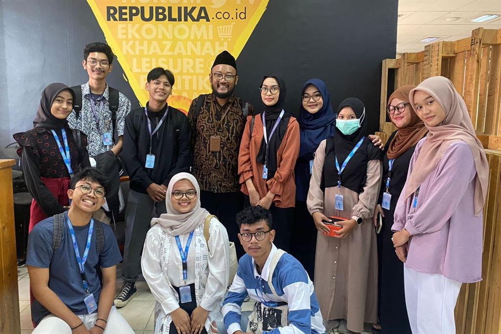 KEMBANGKAN PRODUKTIVITAS JURNALISTIK, NEWS DEPARTEMENT RDK FM LAKUKAN MEDIA VISIT KE REPUBLIKA