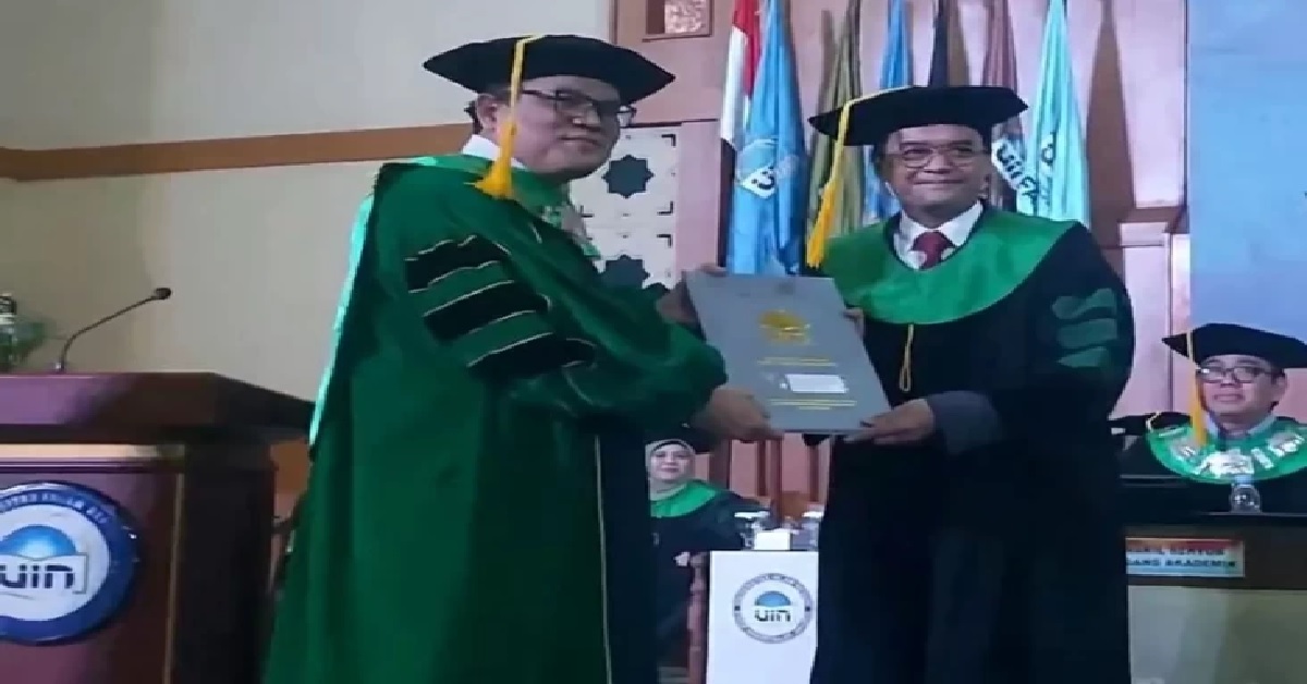 Gun Gun Heryanto Dikukuhkan sebagai Guru Besar, Resmi Sandang Gelar Profesor Komunikasi Politik