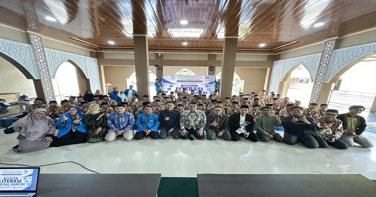Pengabdian Masyarakat FDIKOM UIN Jakarta: Literasi Digital bagi Santri di Ponpes Darul Akhyar
