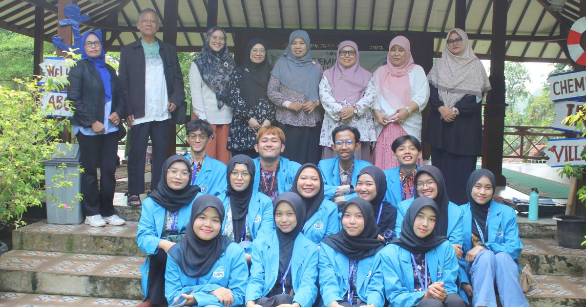 Prodi Kimia UIN Jakarta Sukses Gelar “Chemistry In Village” Di Desa Tajur Halang
