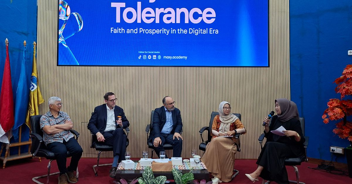 Public Lecture Internasional with Maxy