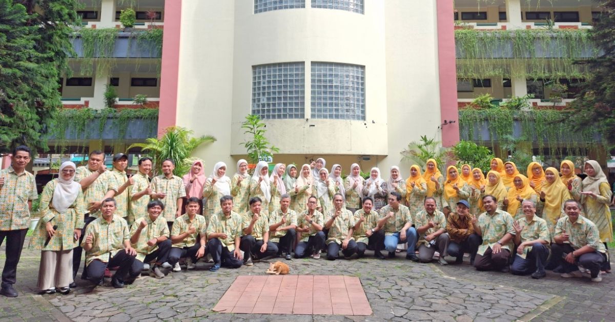 Plant a Tree, Plant a Hope: FST UIN Jakarta Inisiasi Gerakan Tanam Pohon sebagai Simbol Harapan Baru