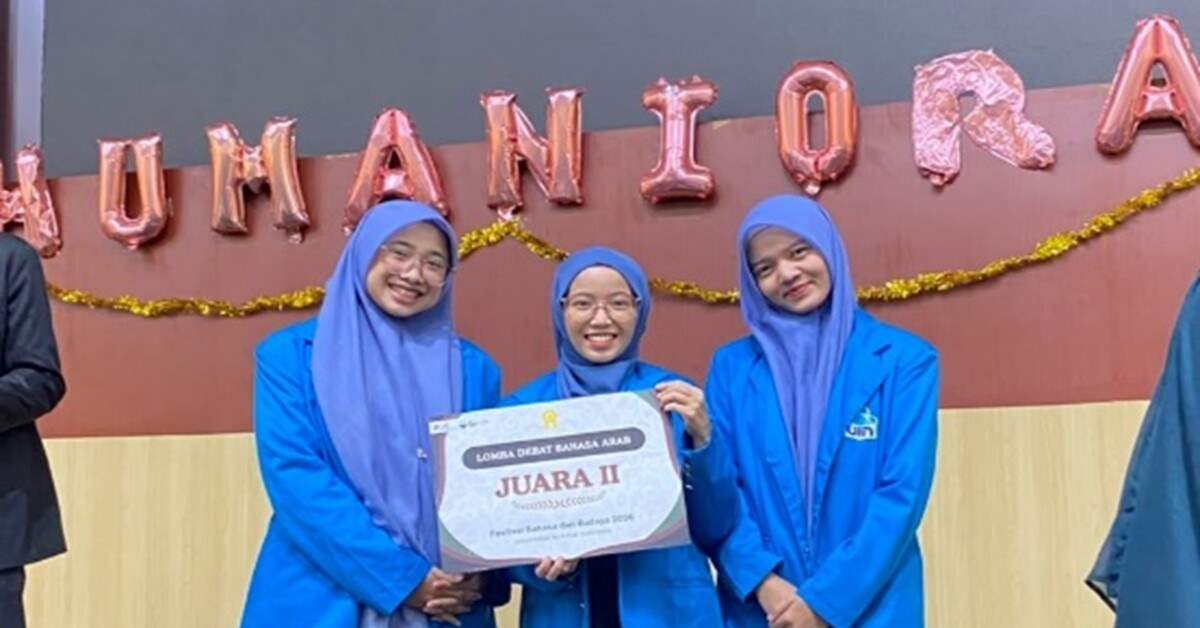 Tiga Mahasiswi FDI Raih Juara II Debat Bahasa Arab Tingkat Nasional 