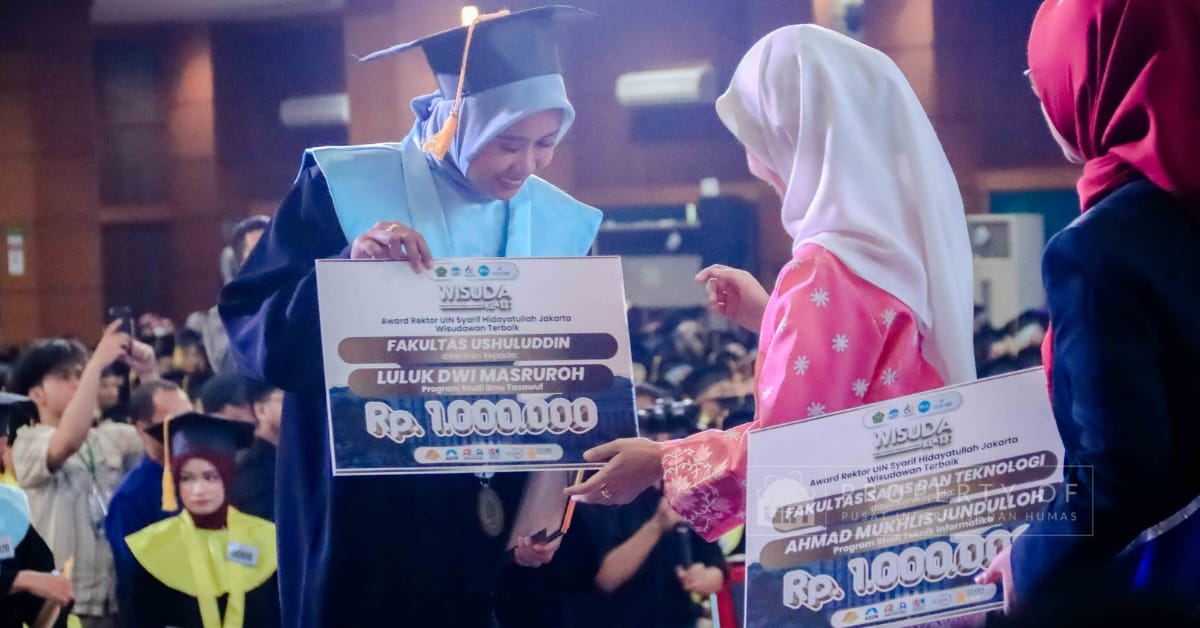 Prestasi Membanggakan, Inilah Wisudawan dan Wisudawati Terbaik di Hari Kedua Pada Wisuda Ke-137