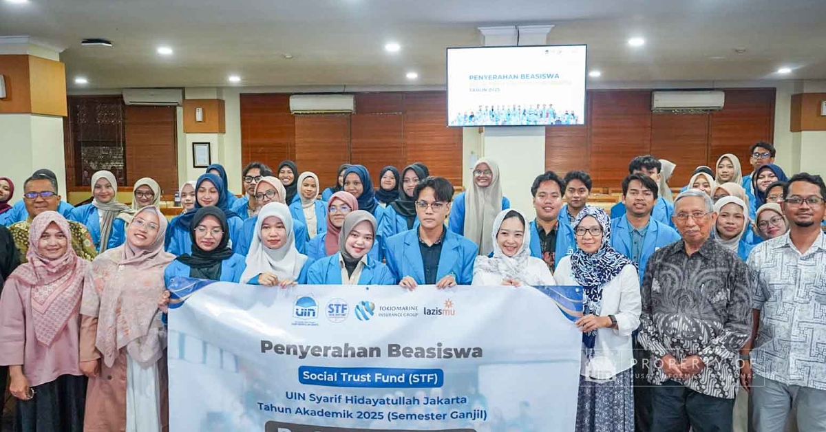 Dokumentasi Penyerahan Beasiswa Social Trust Fund di UIN Jakarta