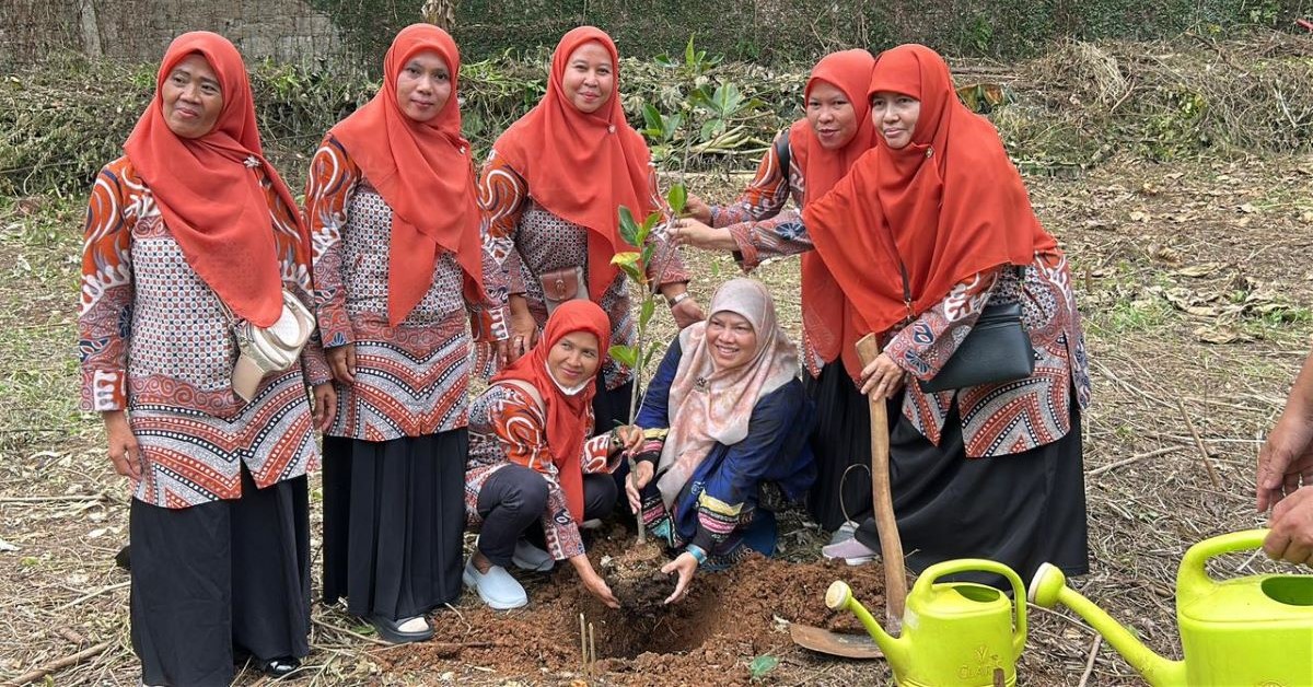 UIN Jakarta Sosialisasikan Pembangunan TPST Mandiri dan Gelar Aksi Tanam Pohon di Kampus PPG Bojongsari