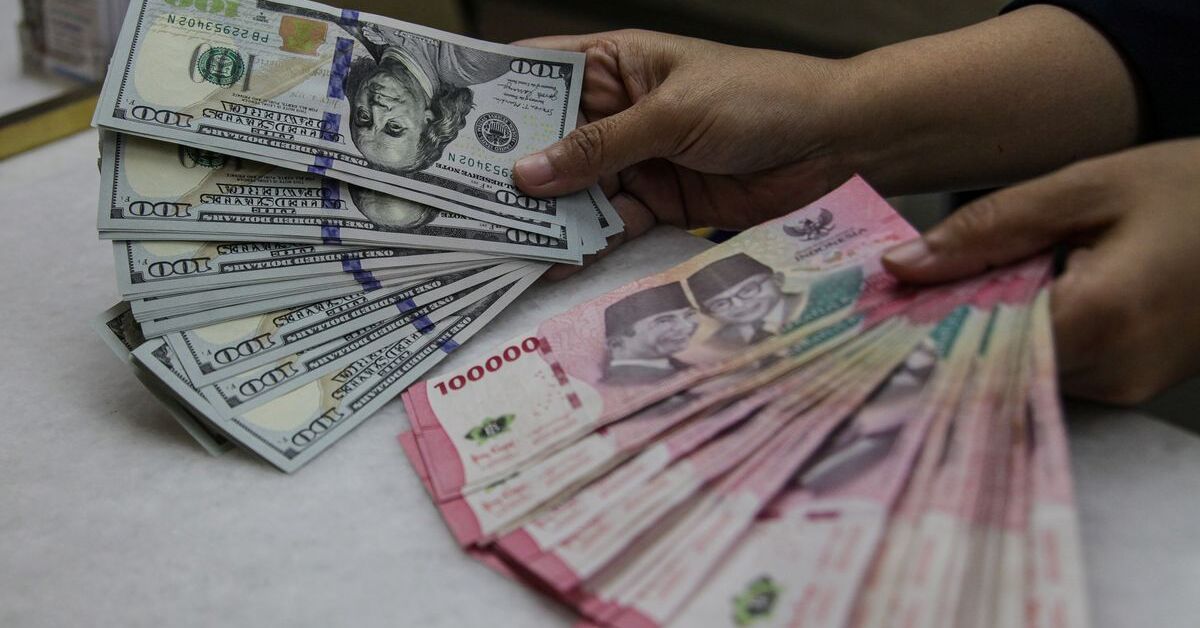Menakar Daya Tahan Rupiah.