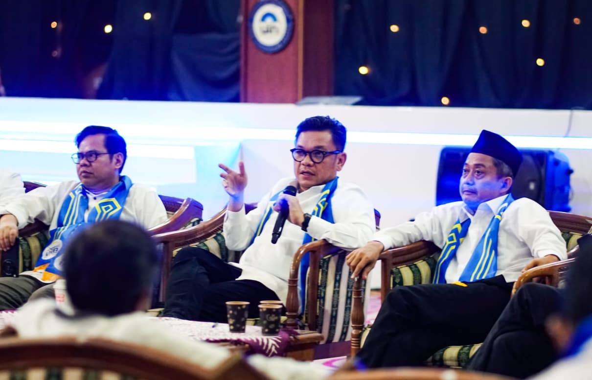 Ketua Umum Pengurus Pusat IKALUIN Jakarta