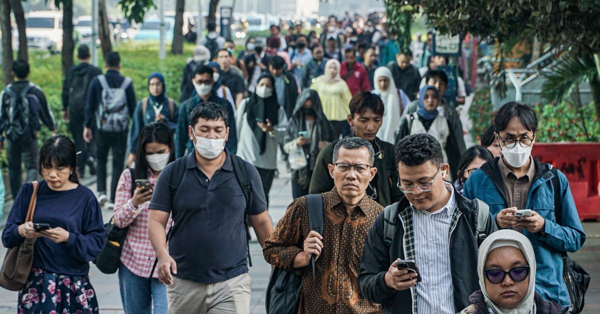 Indonesia di Persimpangan Jebakan Pendapatan Menengah