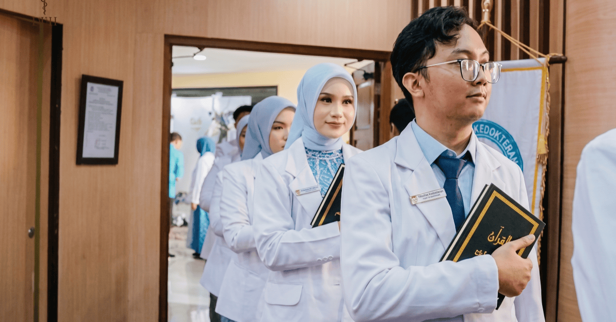 Sumpah Dokter ke-57: UIN Jakarta Kembali Lahirkan 30 Dokter Muslim Berintegritas dan Berjiwa Sosial