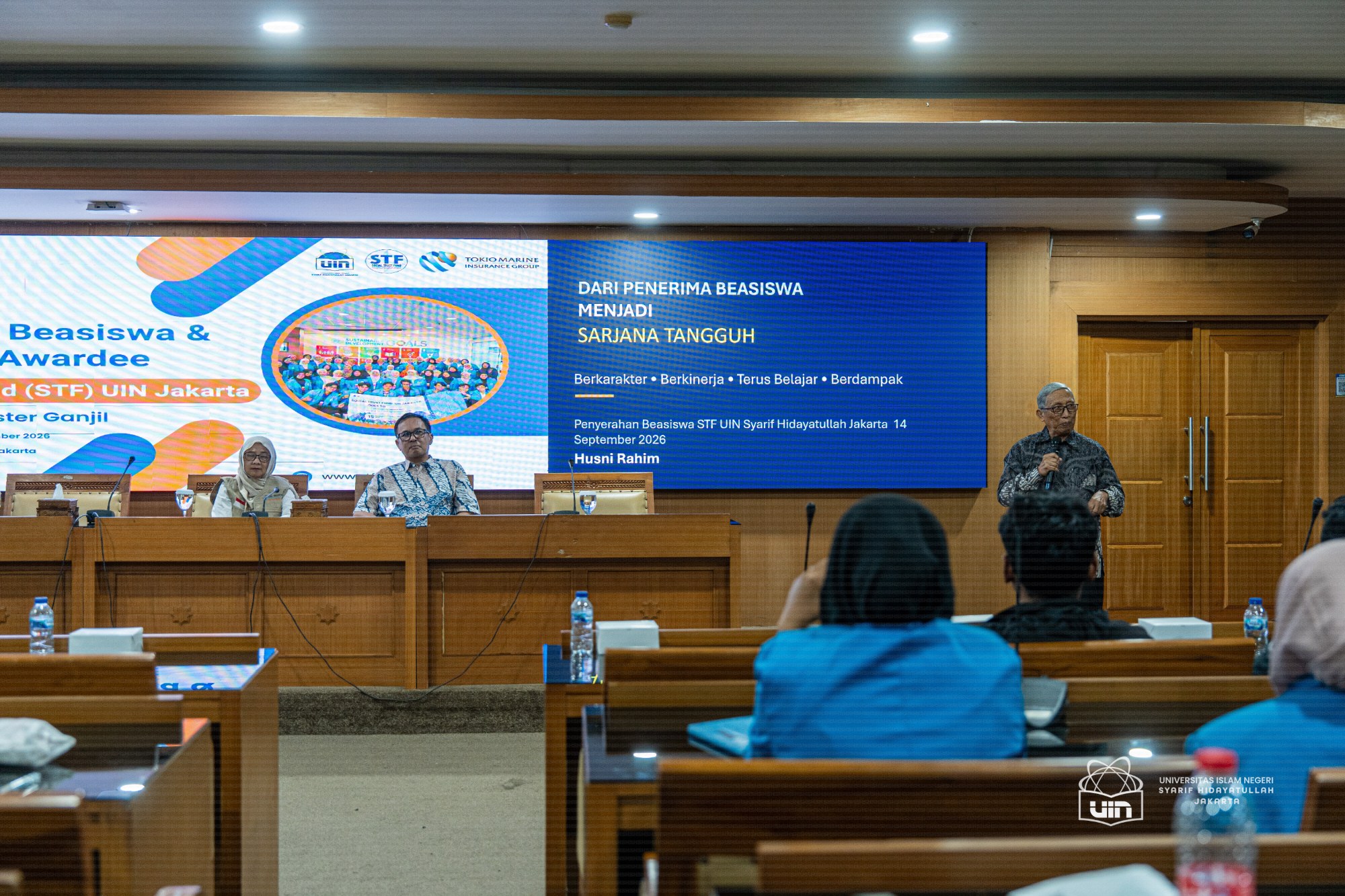 Dokumentasi Penyerahan Beasiswa STF UIN Jakarta Semester Ganjil Tahun Akademik 2026 10