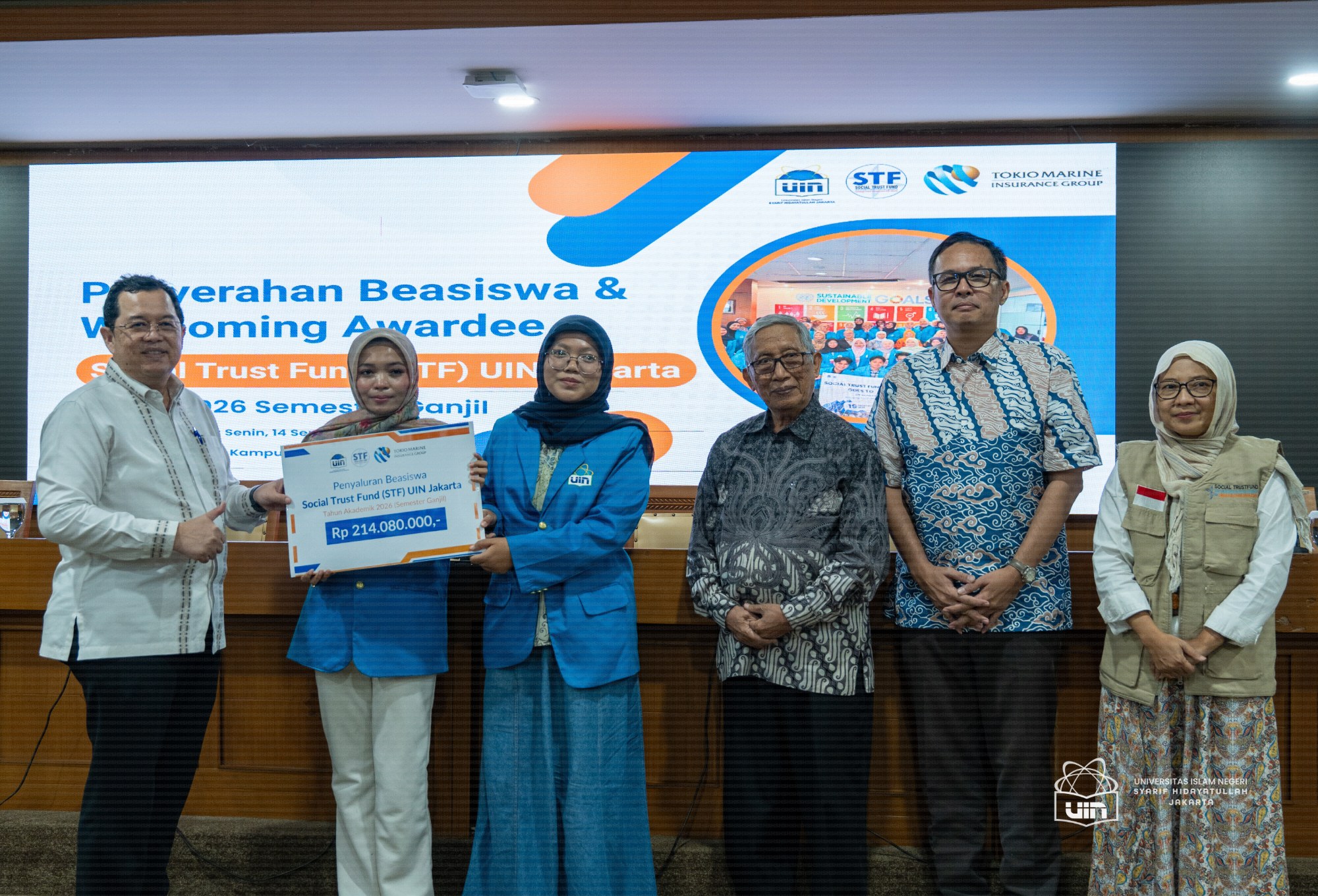 Dokumentasi Penyerahan Beasiswa STF UIN Jakarta Semester Ganjil Tahun Akademik 2026 5