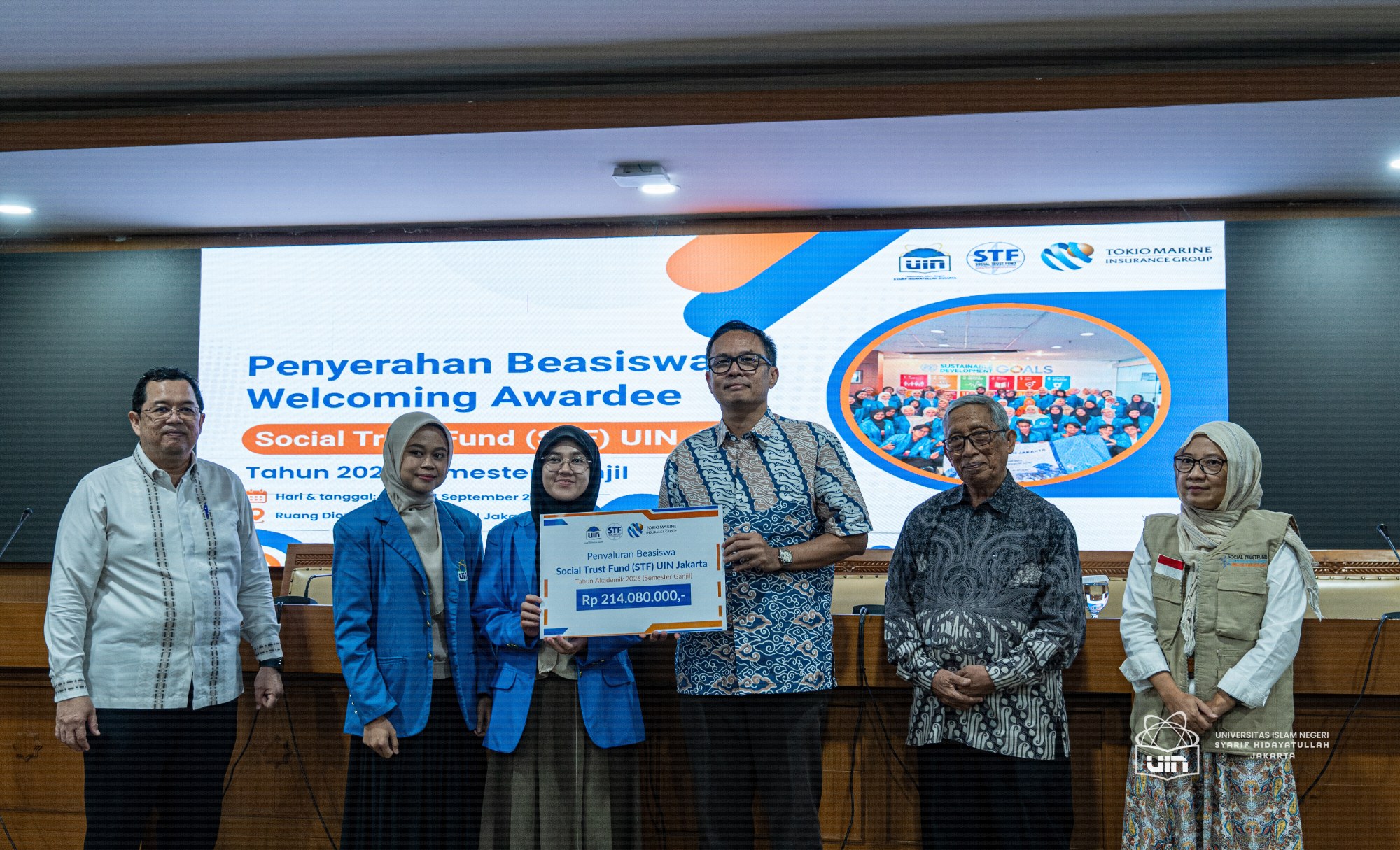 Dokumentasi Penyerahan Beasiswa STF UIN Jakarta Semester Ganjil Tahun Akademik 2026 8