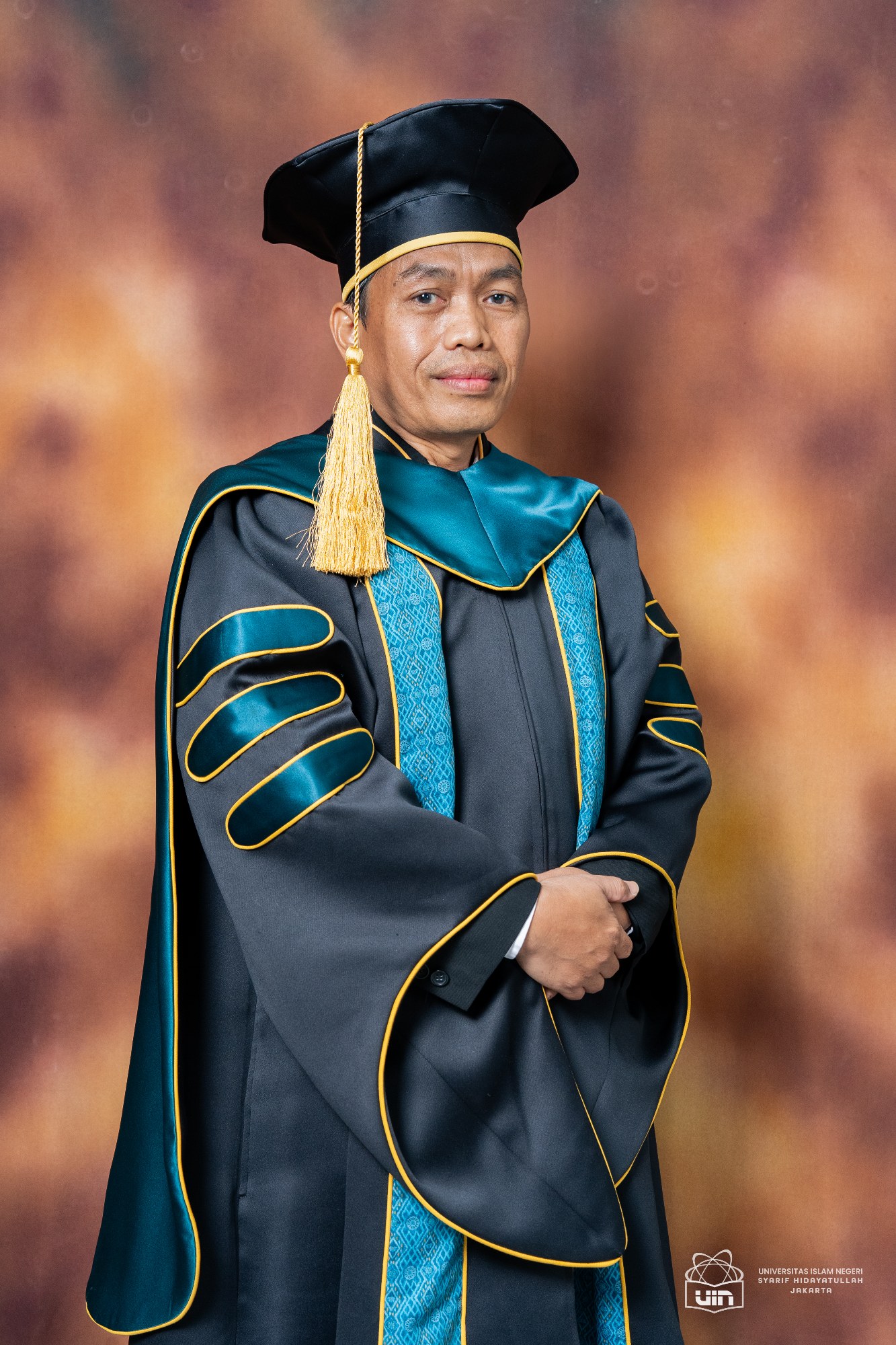 Prof. Dr. Ahmad Bakir Ihsan, M.Si. 12