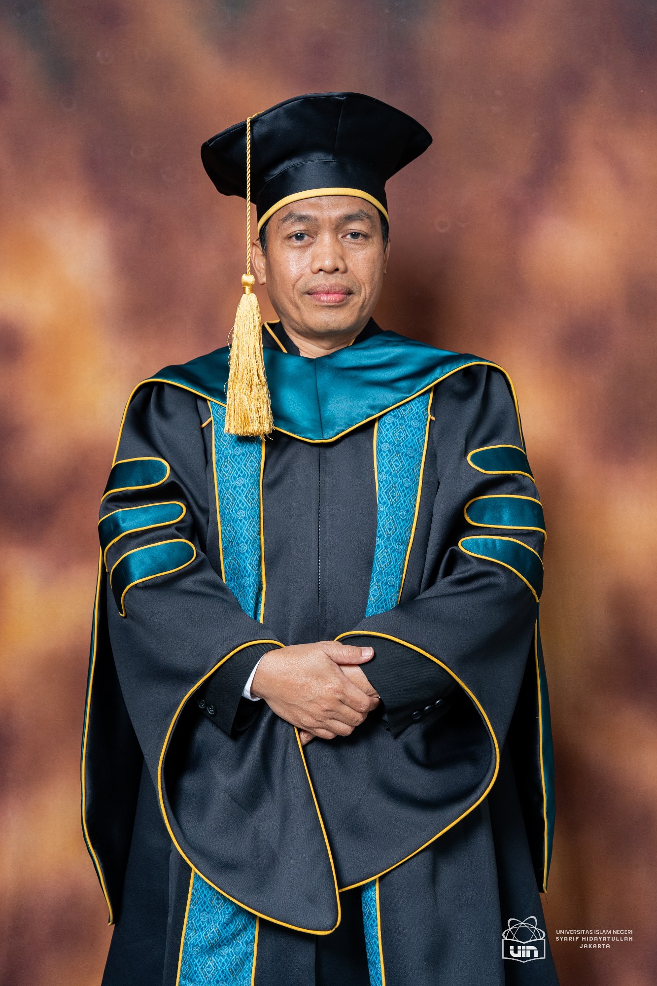 Prof. Dr. Ahmad Bakir Ihsan, M.Si. 15