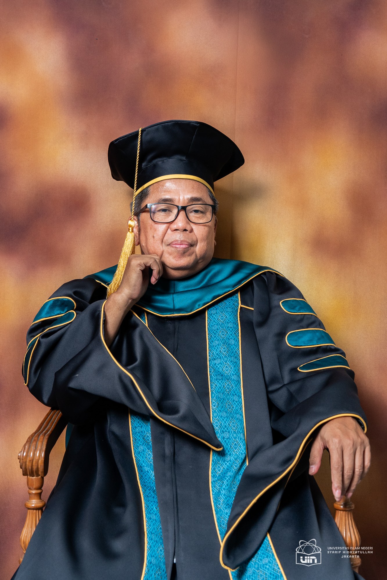 Prof. Dr. Idris Thaha, M.Si. 1