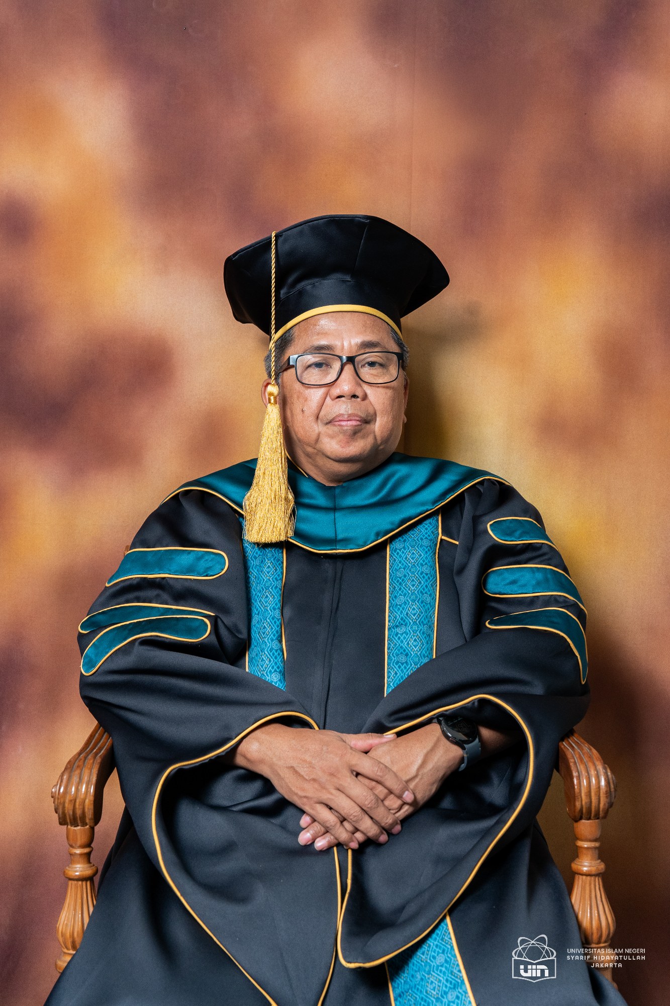 Prof. Dr. Idris Thaha, M.Si. 11