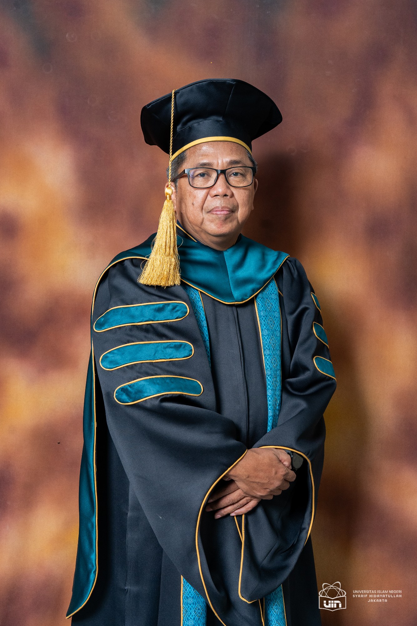 Prof. Dr. Idris Thaha, M.Si. 13