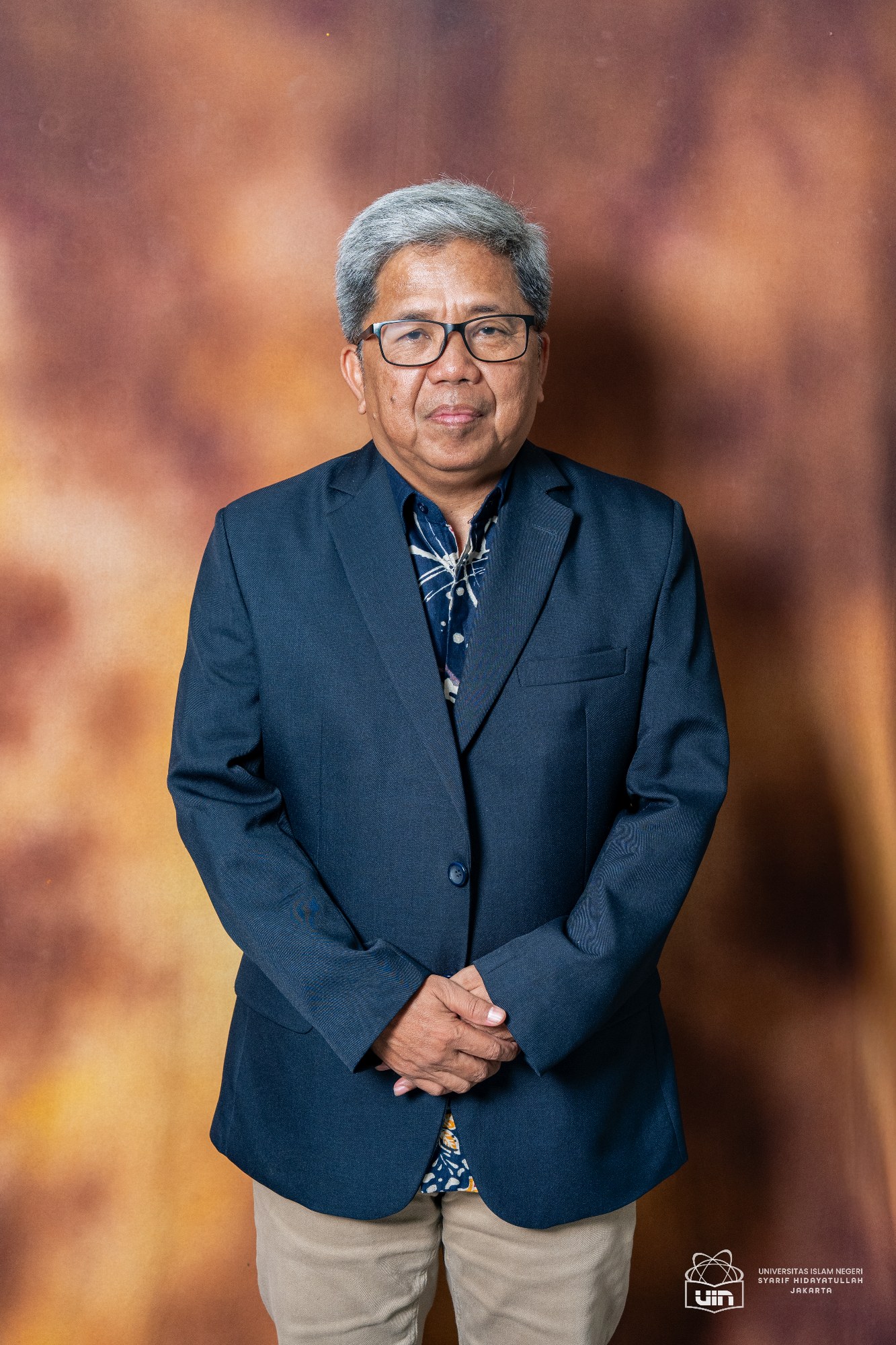 Prof. Dr. Idris Thaha, M.Si. 14
