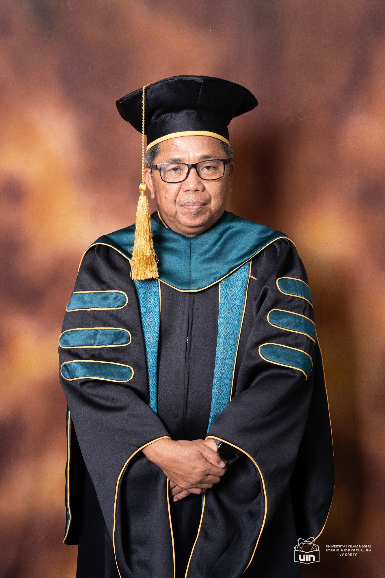 Prof. Dr. Idris Thaha, M.Si. 2