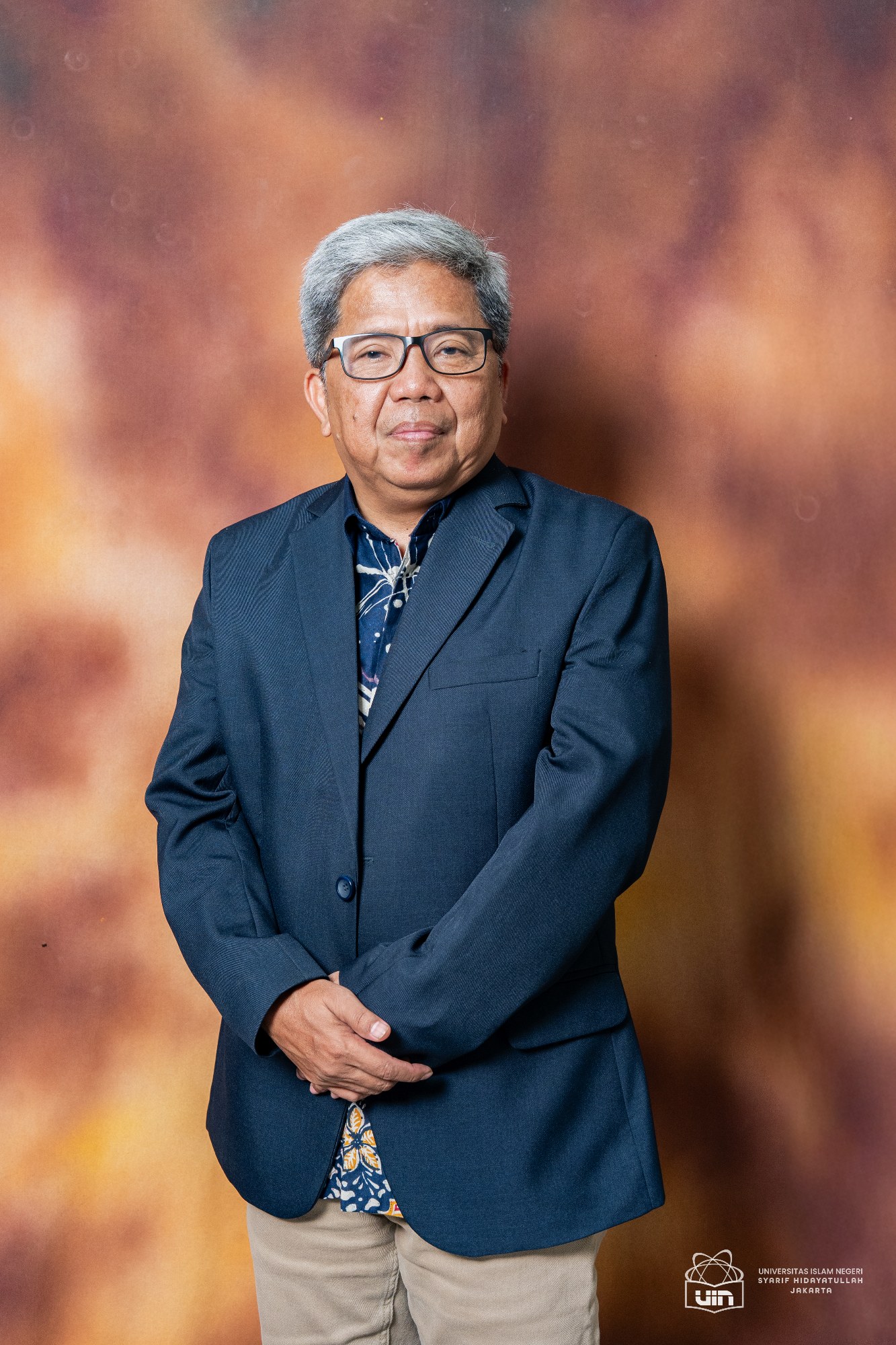 Prof. Dr. Idris Thaha, M.Si. 5