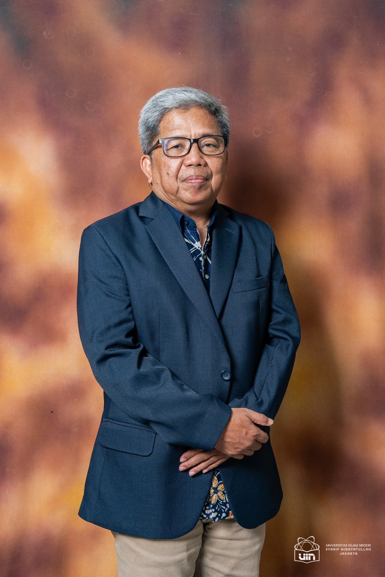 Prof. Dr. Idris Thaha, M.Si. 6