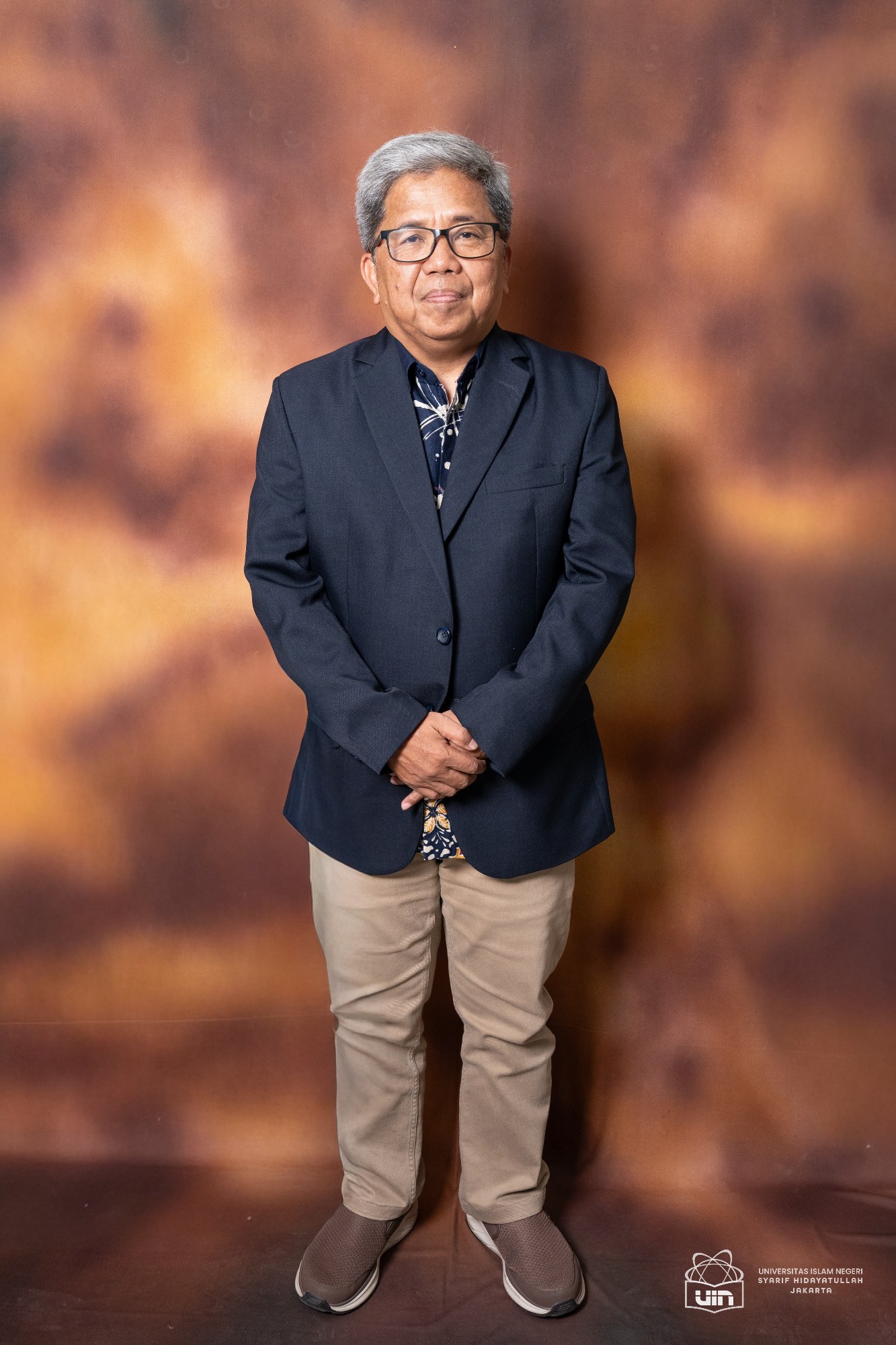 Prof. Dr. Idris Thaha, M.Si. 8