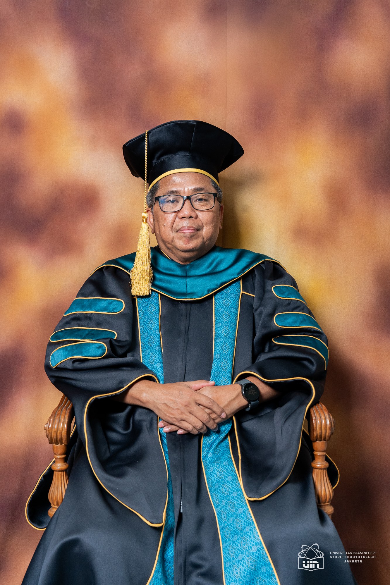 Prof. Dr. Idris Thaha, M.Si. 9