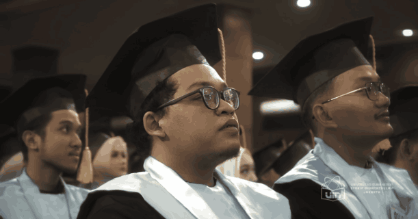 wisuda-pov